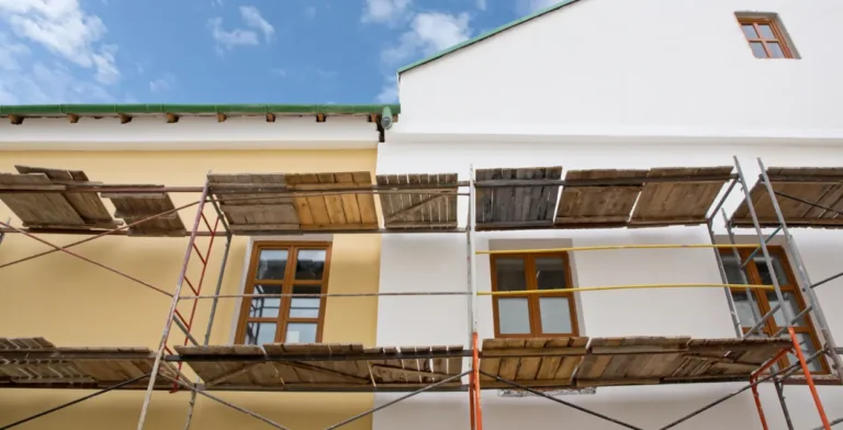 Étapes essentielles pour préparer une façade avant une remise en peinture