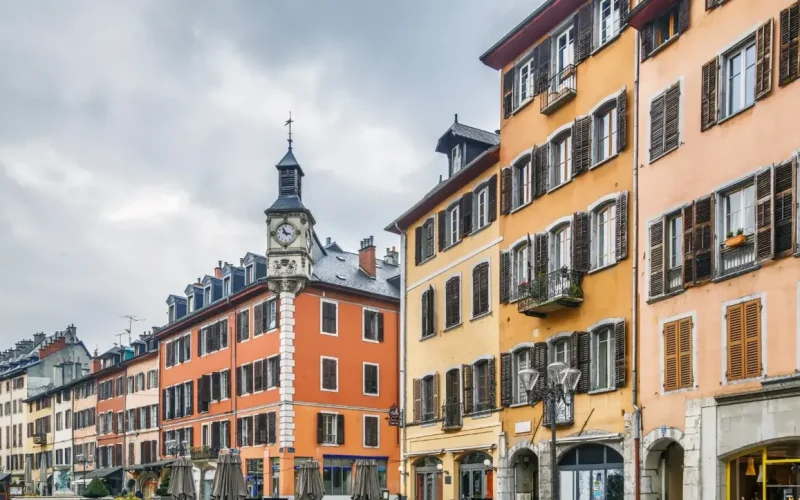 Protection et entretien des bâtiments face aux intempéries et à la pollution